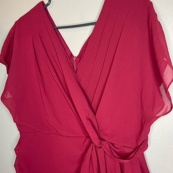 Elegant Red Midi Dress - Picture 4 of 9